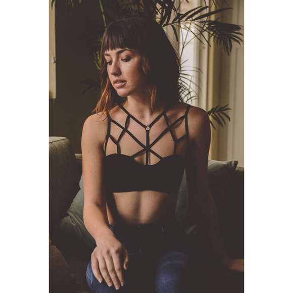 Sexy Cage Front Bralette - Picture 5 of 5